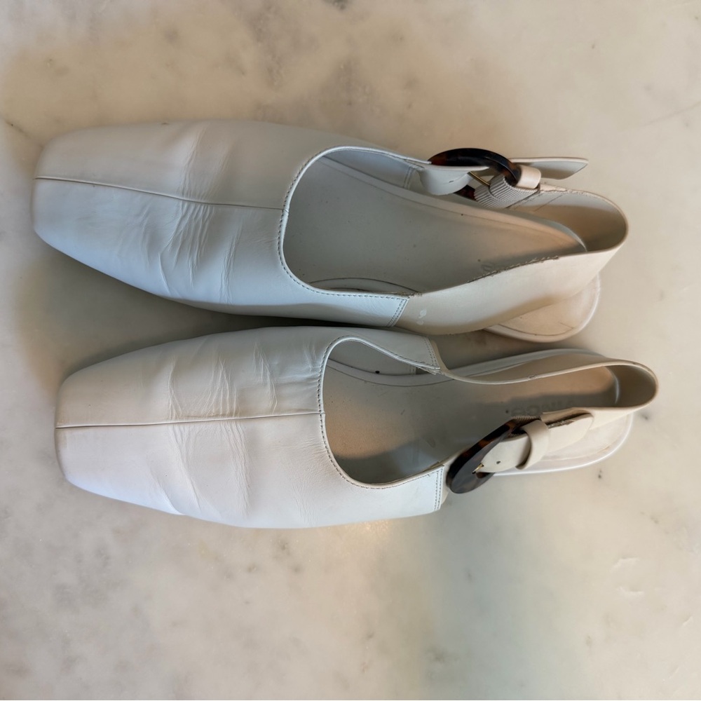 Vince Cadot Tortoise Buckle Leather Slingback Flat in White / size 9.5